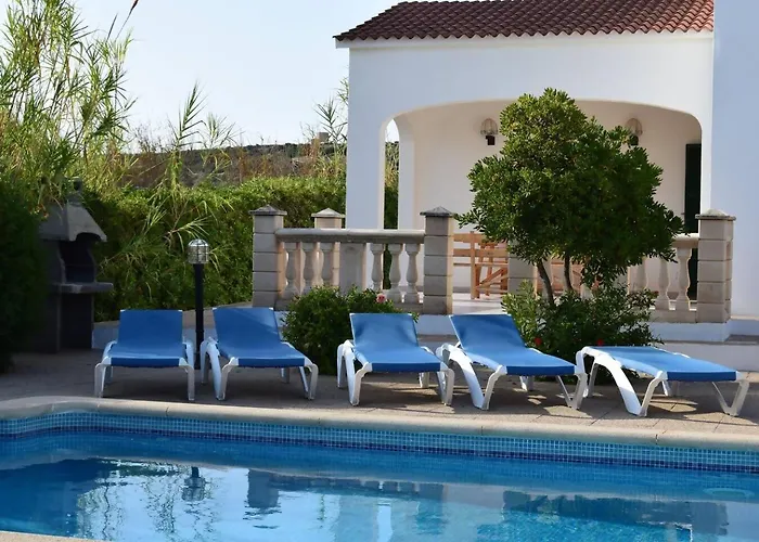 Luz: Refugio De Calma Y Belleza En Menorca * Cala'N Blanes (Menorca)