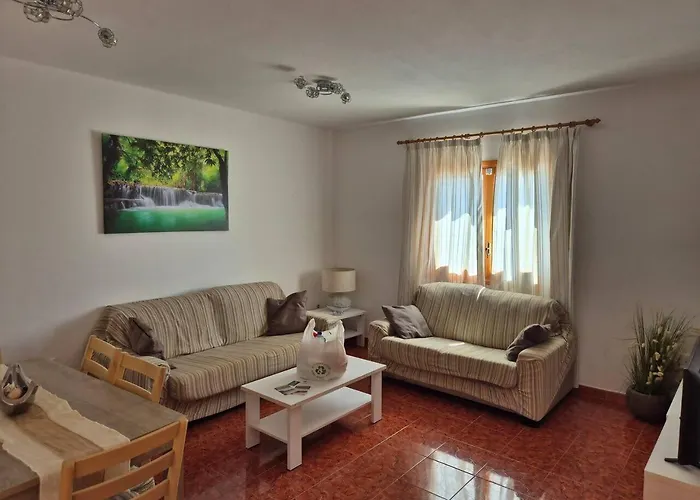 Luz: Refugio De Calma Y Belleza En Menorca * Cala'N Blanes (Menorca)