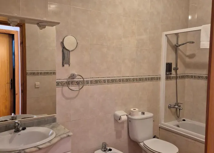 Luz: Refugio De Calma Y Belleza En Menorca * Cala'N Blanes (Menorca)